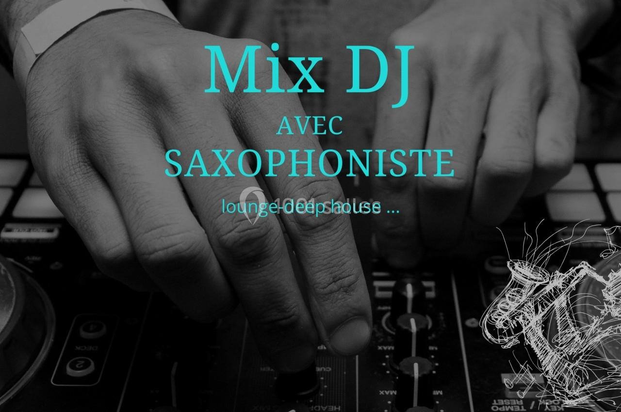 Mains d'un DJ manipulant une table de mixage, avec une illustration de saxophone en surimpression.