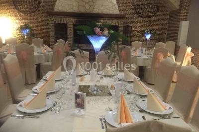 Miniature Location salle Mortagne-du-Nord (Nord) - L'escarpolette #5 Vue d'un étang entouré d'arbres et de végétation sous un ciel partiellement nuageux.