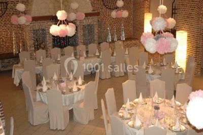 Miniature Location salle Mortagne-du-Nord (Nord) - L'escarpolette #4 Vue d'un étang entouré d'arbres et de végétation sous un ciel partiellement nuageux.