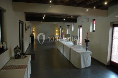 Miniature Location salle Mortagne-du-Nord (Nord) - L'escarpolette #12 Vue d'un étang entouré d'arbres et de végétation sous un ciel partiellement nuageux.