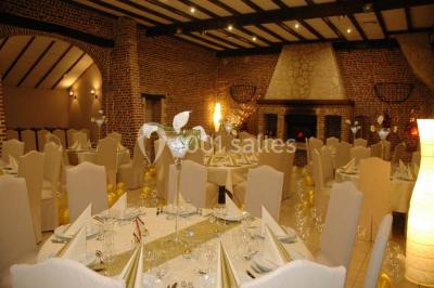 Miniature Location salle Mortagne-du-Nord (Nord) - L'escarpolette #10 Vue d'un étang entouré d'arbres et de végétation sous un ciel partiellement nuageux.