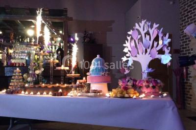 Miniature Location salle Mortagne-du-Nord (Nord) - L'escarpolette #15 Vue d'un étang entouré d'arbres et de végétation sous un ciel partiellement nuageux.