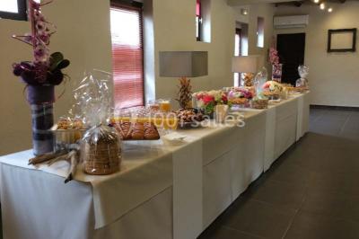 Miniature Location salle Mortagne-du-Nord (Nord) - L'escarpolette #13 Vue d'un étang entouré d'arbres et de végétation sous un ciel partiellement nuageux.