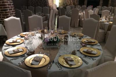 Miniature Location salle Mortagne-du-Nord (Nord) - L'escarpolette #9 Vue d'un étang entouré d'arbres et de végétation sous un ciel partiellement nuageux.