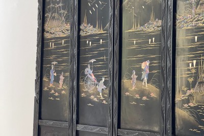 Miniature Location salle Arveyres (Gironde) - Château Larteau #55 Façade d'une grande maison en pierre claire avec volets bleus, entourée d'un jardin et d'une allée gravillonnée.