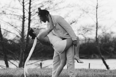 Miniature Location salle Arveyres (Gironde) - Château Larteau #68 Façade d'une grande maison en pierre claire avec volets bleus, entourée d'un jardin et d'une allée gravillonnée.