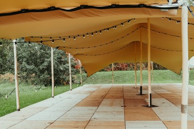 Miniature Location salle Arveyres (Gironde) - Château Larteau #69 Façade d'une grande maison en pierre claire avec volets bleus, entourée d'un jardin et d'une allée gravillonnée.