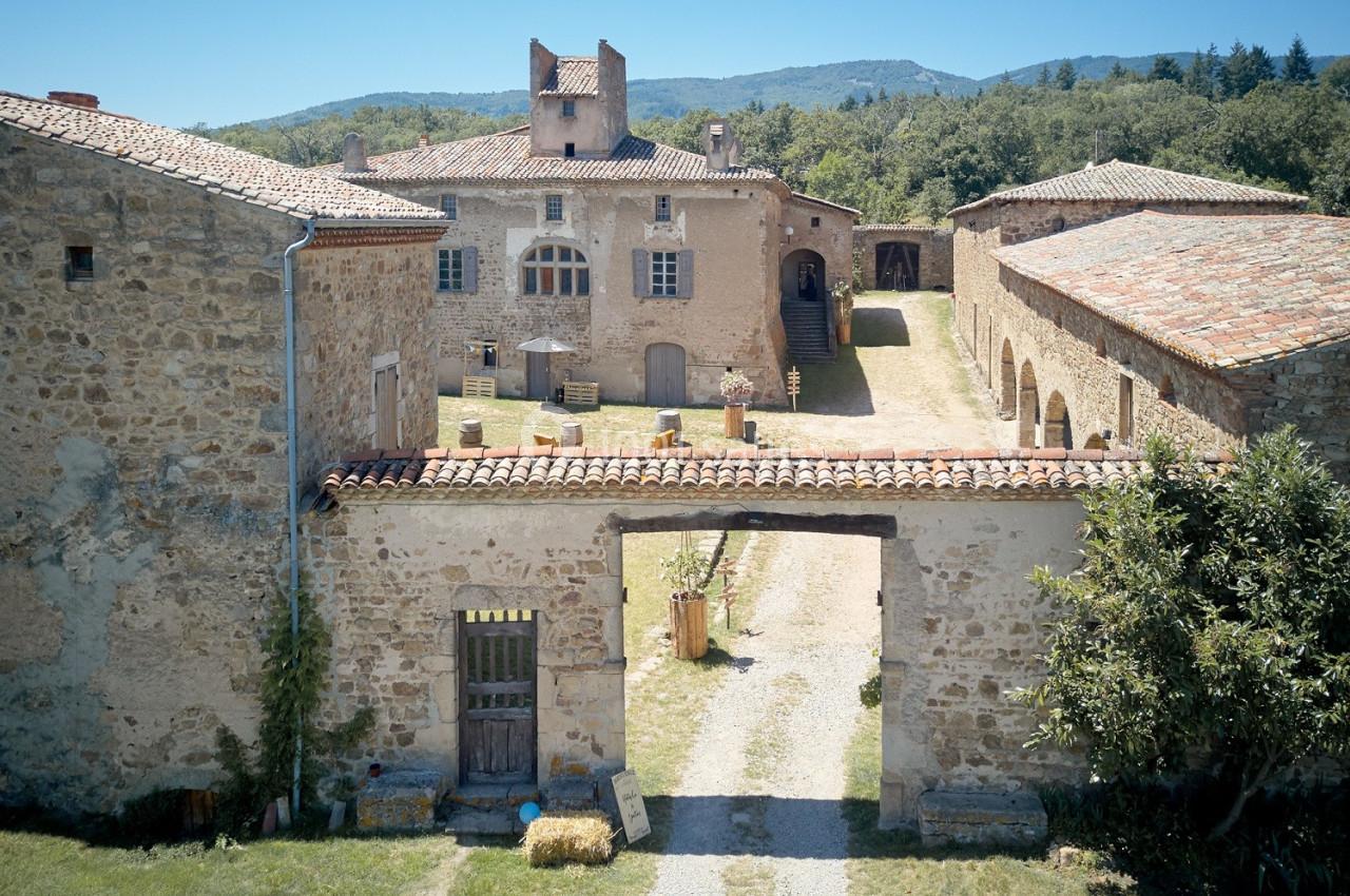 Location salle Véranne (Loire) - Domaine les Camiers #1