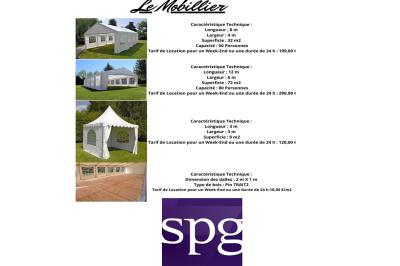 Miniature Show Spectacle #22 Façade d'un bâtiment en briques avec grandes fenêtres, porte ouverte et équipements audio installés à l'extérieur.