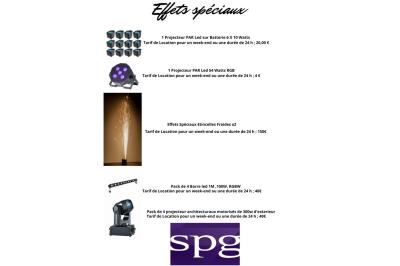 Miniature Show Spectacle #21 Façade d'un bâtiment en briques avec grandes fenêtres, porte ouverte et équipements audio installés à l'extérieur.