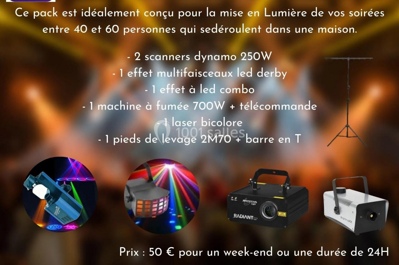 Image d'un pack d'équipements pour soirées comprenant éclairages, machine à fumée et pied de levage, avec description et…