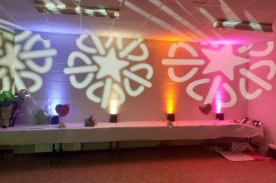 Liste de matériel d'effets spéciaux avec photos, descriptions et tarifs de location pour des événements.