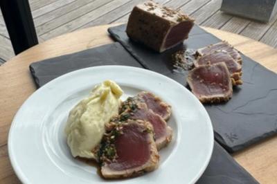 Miniature Traiteur Arronville (Val-d'Oise) - L'hedoniste Traiteur #11 Salade composée de roquette, tomates, pommes de terre rôties, mozzarella et vinaigrette.