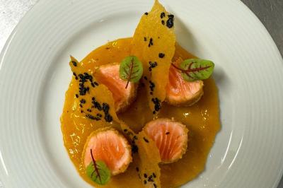 Miniature Traiteur Arronville (Val-d'Oise) - L'hedoniste Traiteur #12 Salade composée de roquette, tomates, pommes de terre rôties, mozzarella et vinaigrette.