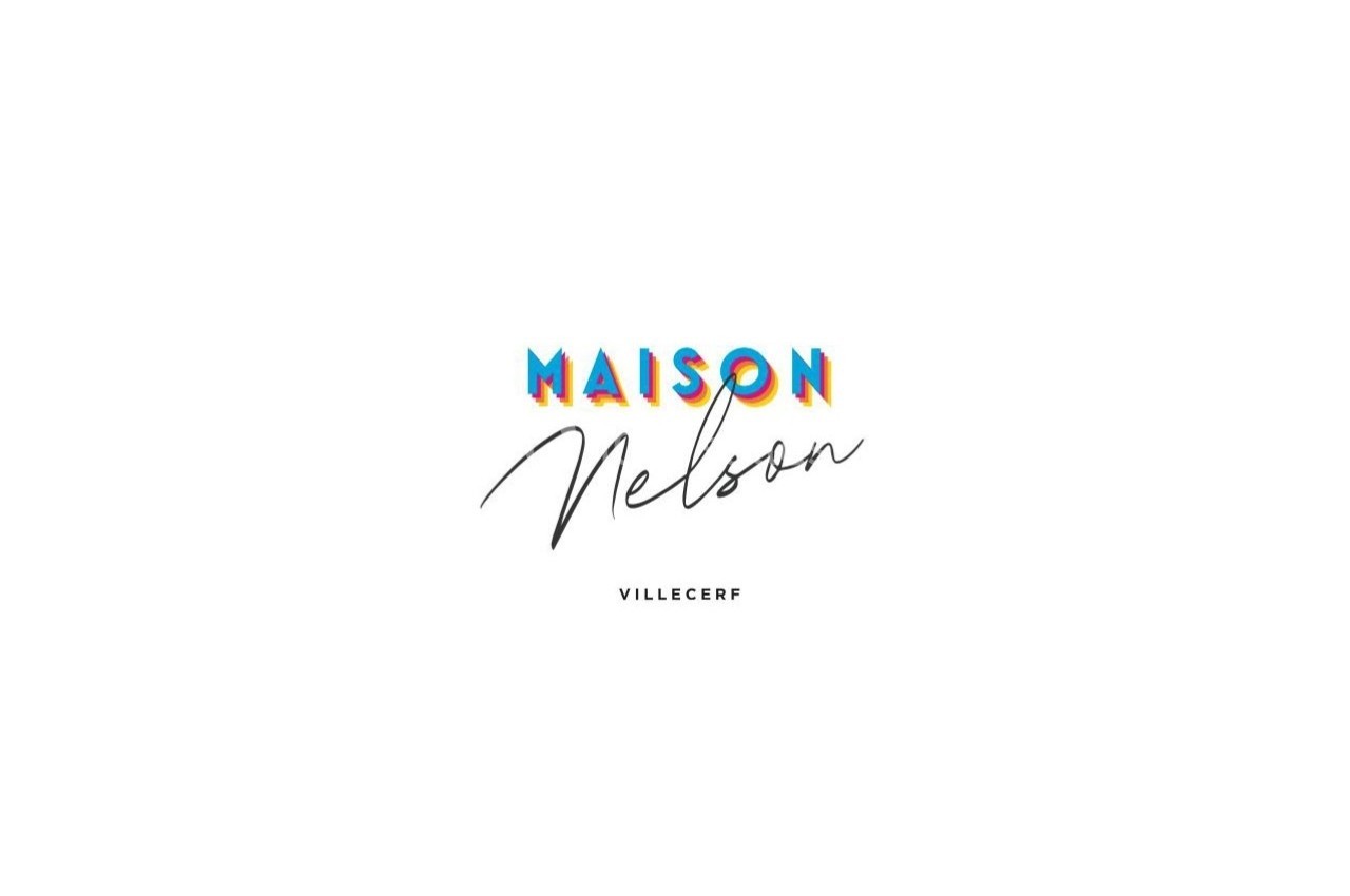 Texte alternatif : Logo avec le texte ’Maison Nelson Villecerf’, mélangeant des lettres colorées et une écriture manuscrite.