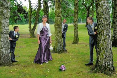 Miniature Freddy Smeets Photographies #5 Portraits de huit personnes souriantes, hommes et femmes, posant individuellement sur des fonds neutres.