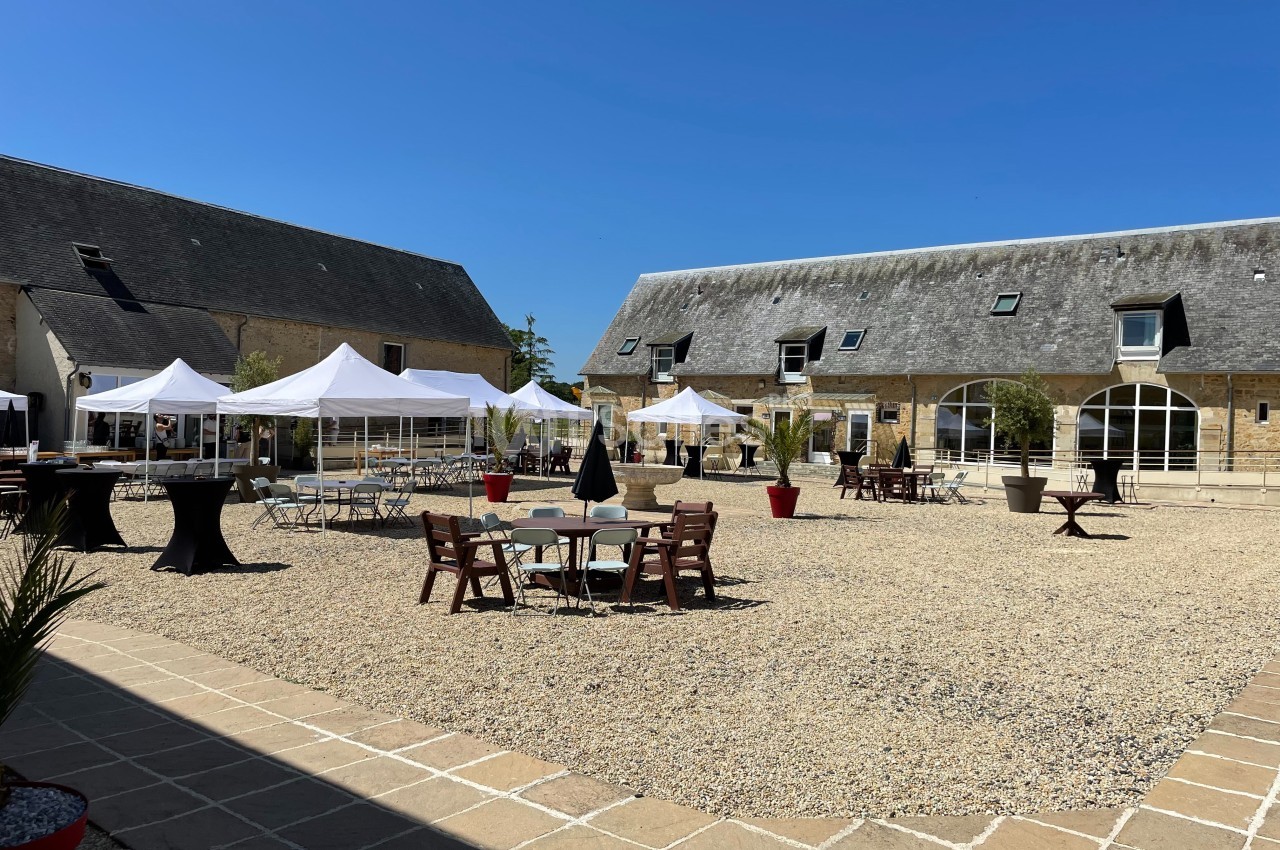La cour intérieure, idéale pour vos cocktails ou brunchs.