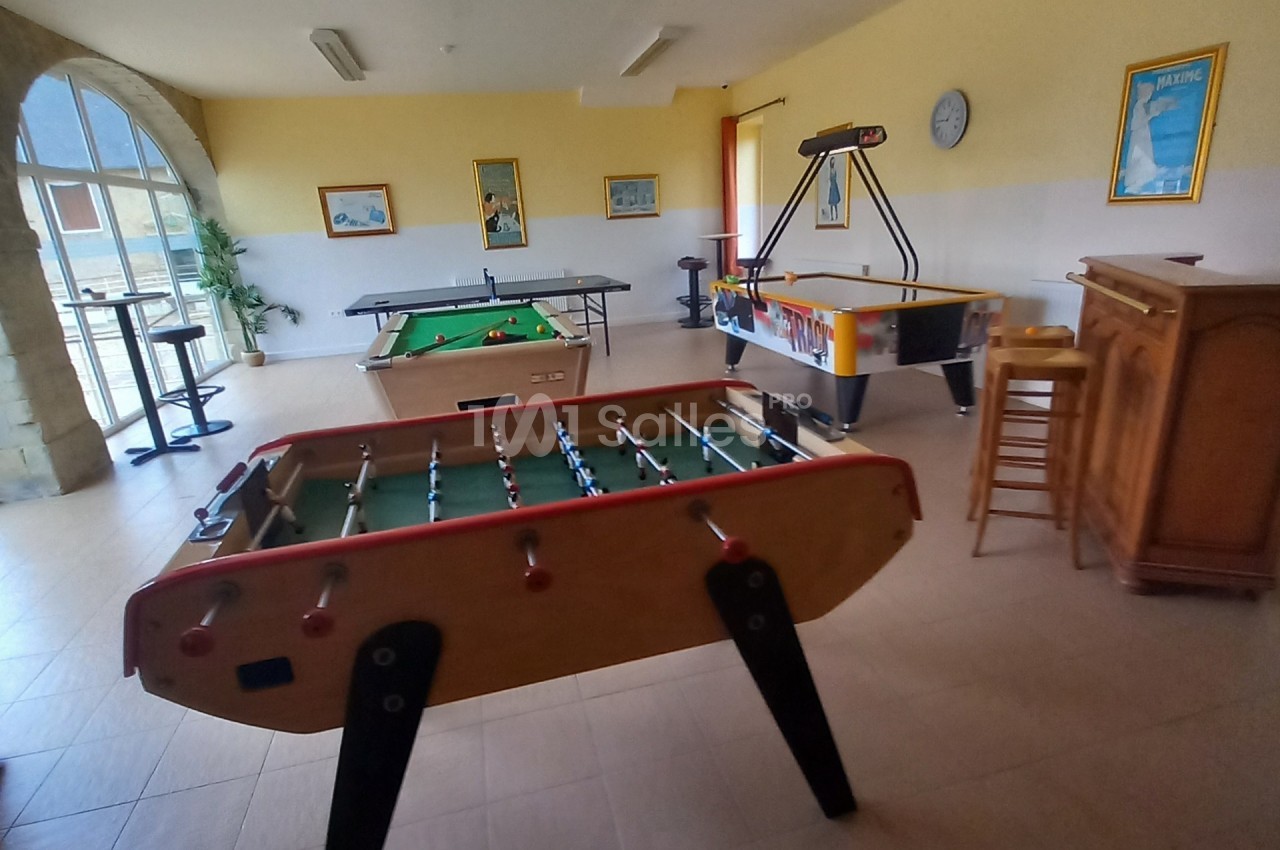 Salle de jeux et de détente pour enfants et adultes