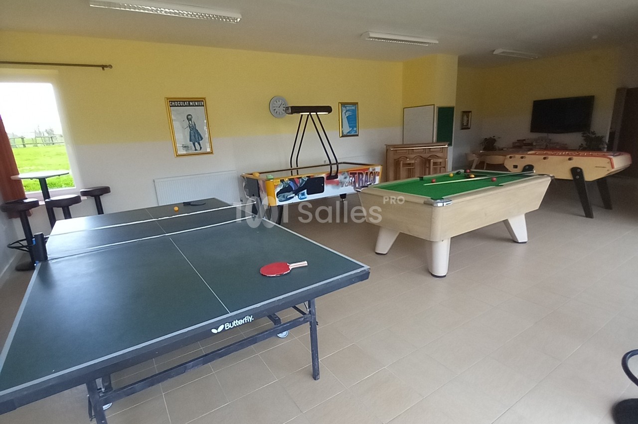 Salle de jeux et de détente pour enfants et adultes