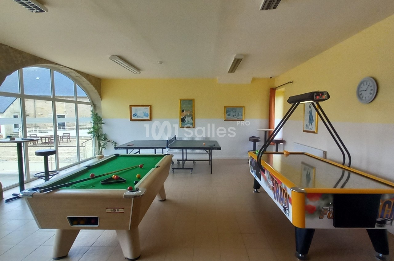 Salle de jeux et de détente pour enfants et adultes