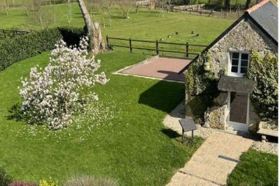 Miniature Espace extérieur équipé d'un boulodrome Gîte pour 8 personnes