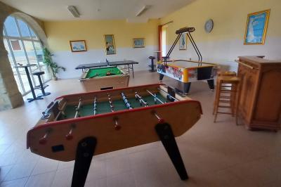 Miniature Salle de jeux et de détente pour enfants et adultes Gîte pour 8 personnes