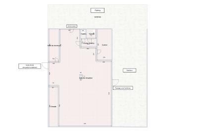 Miniature Plan de la salle Plan d’un bâtiment avec disposition des pièces, entrées, parking et espaces extérieurs indiqués.