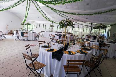 Domaine de la Roseraie Domaine de la Roseraie