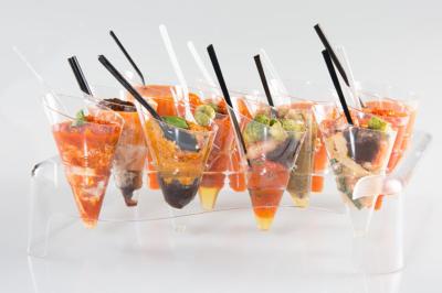 Miniature Location salle Fréjus (Var) - Océan Drive Fréjus #23 Assiette de dessert composée de crème glacée, purée orange, garnitures croquantes et feuilles de menthe.