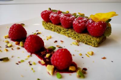 Miniature Traiteur Saint-Cloud (Hauts-de-Seine) - Aux Jardins des Sens #21 Façade illuminée d'un bâtiment élégant au crépuscule, avec un jardin et des invités rassemblés devant.