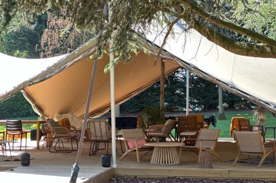 Miniature Location salle Noyelles-Godault (Pas-de-Calais) - Novotel Lens Noyelles #3 Plateau de bouchées apéritives colorées avec saumon, concombre, œufs de poisson et toasts garnis de mousse verte.