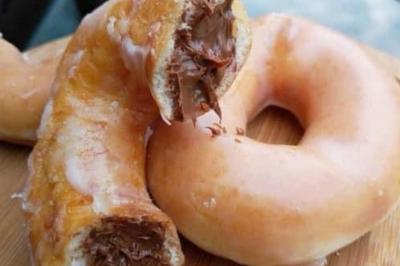 Miniature Traiteur Bron (Rhône) - Désir & Gourmandises #11 Assiette de fruits de mer variés avec moules, crevettes et quartiers de citron sur un lit de riz.