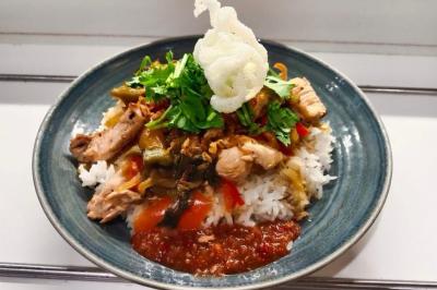 Miniature Traiteur Bron (Rhône) - Désir & Gourmandises #15 Assiette de fruits de mer variés avec moules, crevettes et quartiers de citron sur un lit de riz.