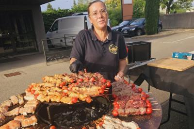 Miniature Traiteur Bron (Rhône) - Désir & Gourmandises #18 Assiette de fruits de mer variés avec moules, crevettes et quartiers de citron sur un lit de riz.