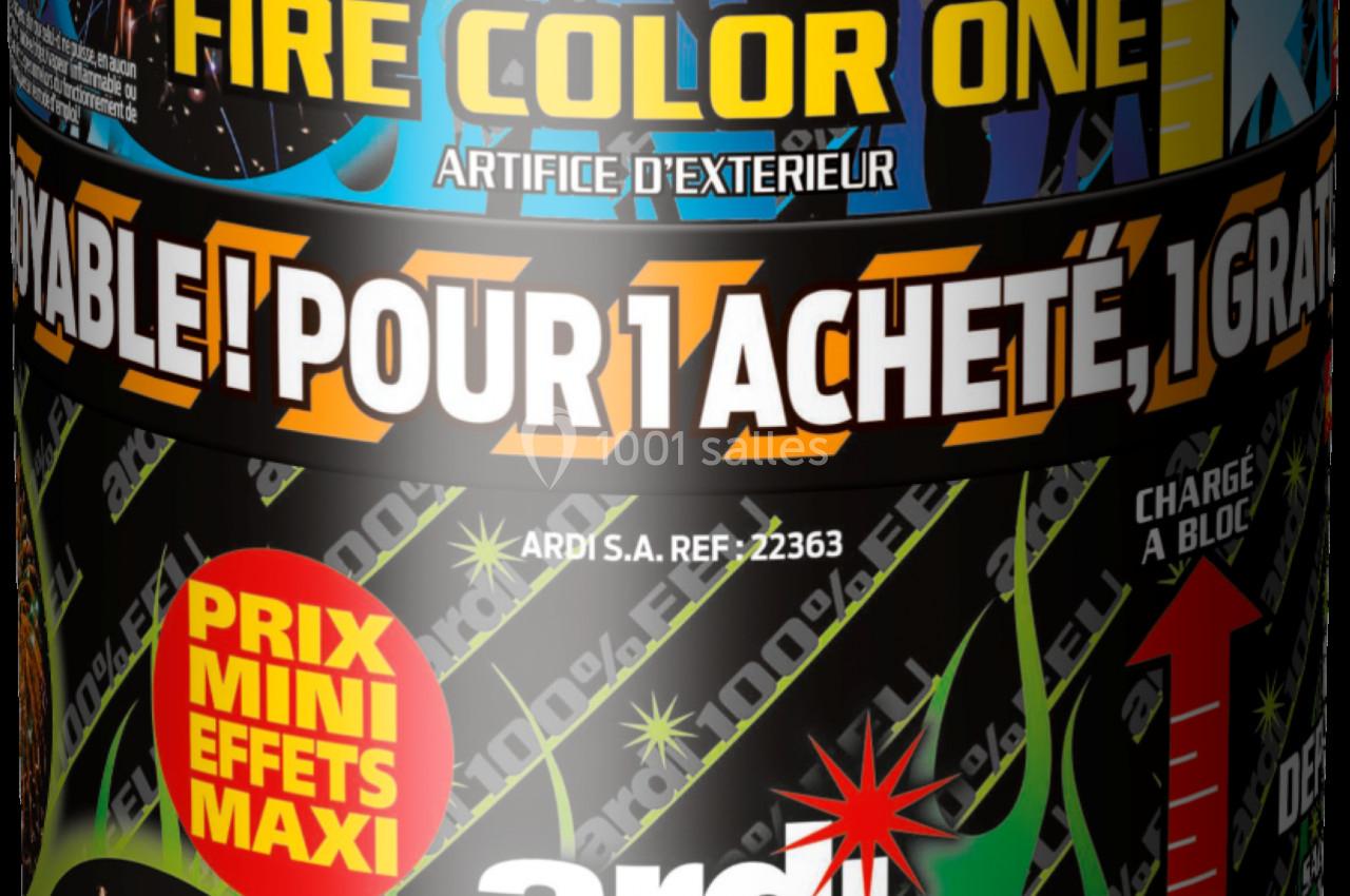 Deux boîtes d'artifices d'extérieur colorées, avec des inscriptions promotionnelles et des illustrations de feux d'artifice.