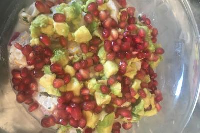 Miniature Traiteur Nice (Alpes-Maritimes) - Boeuf Traiteur #14 Homme en veste de chef blanche, debout devant une architecture en pierre et des grilles métalliques.