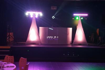 Miniature Animax 35 #2 Personnes dansant dans une ambiance de fête avec des lumières colorées et des faisceaux laser.