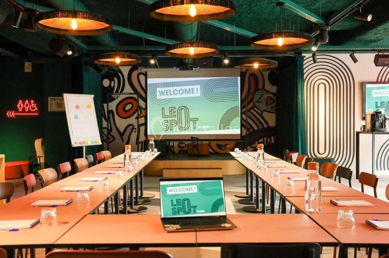 Hife Toulouse Labège - location hôtel séminaire équipé en audiovisuel