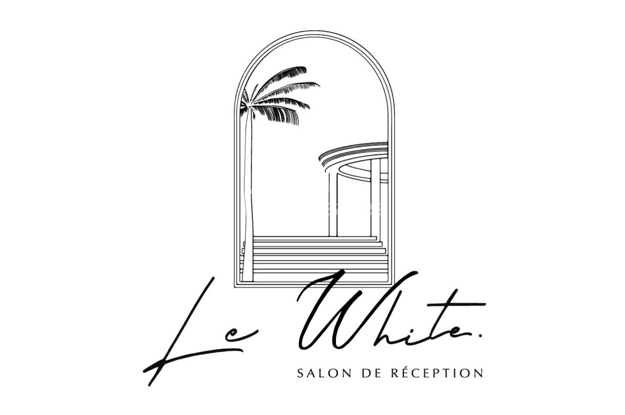 Illustration minimaliste d'une arche avec un palmier et une structure en colonnes, accompagnée du texte ’Le White. Salon de…
