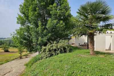 Miniature Location salle Molières (Tarn-et-Garonne) - Domaine de Massoulac #17 La paillotte du Boulodrome avec sa vue sur le coucher de soleil
