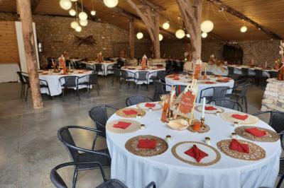 Miniature Location salle Molières (Tarn-et-Garonne) - Domaine de Massoulac #5 La paillotte du Boulodrome avec sa vue sur le coucher de soleil