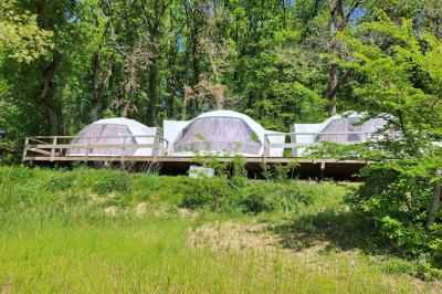 Miniature Location salle Molières (Tarn-et-Garonne) - Domaine de Massoulac #18 La paillotte du Boulodrome avec sa vue sur le coucher de soleil