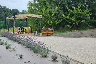 Miniature Le boulodrome de compétition :-) La paillotte du Boulodrome avec sa vue sur le coucher de soleil