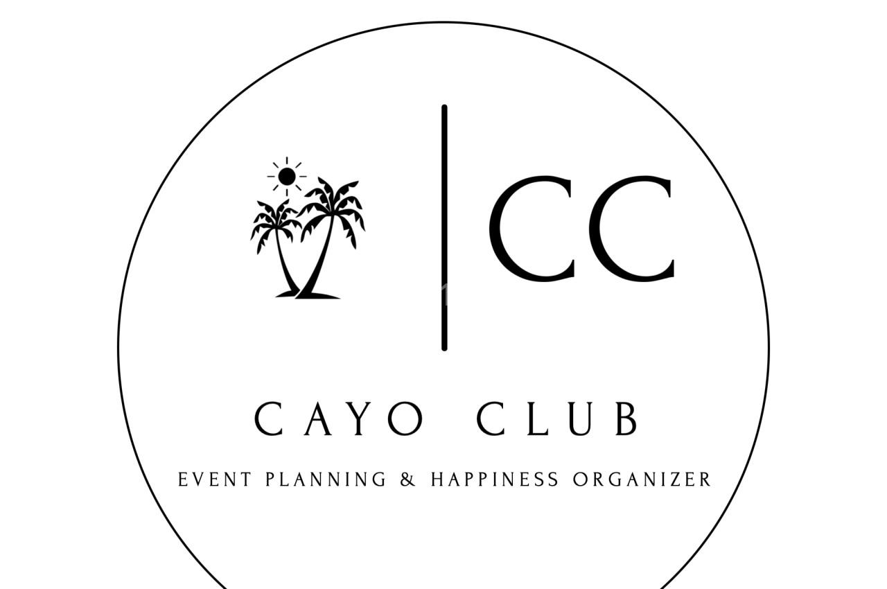 Logo circulaire de Cayo Club avec des palmiers, un soleil et le texte ’Event Planning & Happiness Organizer’.