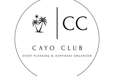 Logo circulaire du Cayo Club avec des palmiers, un soleil et le texte ’Event Planning & Happiness Organizer’.
