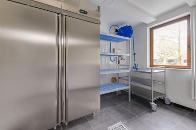 Carte indiquant la localisation d'Herchies et sa proximité avec Paris, Lille, Mons et Bruxelles, avec les temps de trajet.