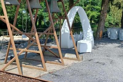 Carte indiquant la localisation d'Herchies et sa proximité avec Paris, Lille, Mons et Bruxelles, avec les temps de trajet.