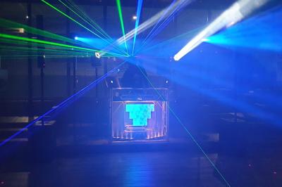 Miniature DJ Montévrain (Seine-et-Marne) - Madisoundlight #2 Des invités dansent autour de la mariée tenant des rubans colorés sous des guirlandes lumineuses dans une salle festive.