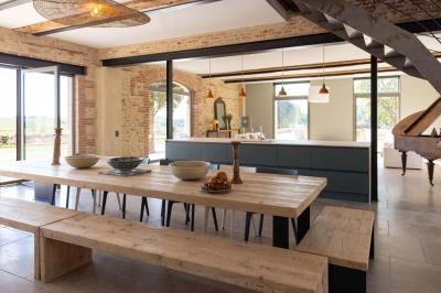 Miniature Location salle Banyuls-dels-Aspres (Pyrénées-Orientales) - Château Montana #9 Salle de bain moderne avec douche à l'italienne, murs en carreaux verts, double vasque et miroirs en bois.