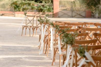 Miniature Location salle Banyuls-dels-Aspres (Pyrénées-Orientales) - Château Montana #6 Salle de bain moderne avec douche à l'italienne, murs en carreaux verts, double vasque et miroirs en bois.